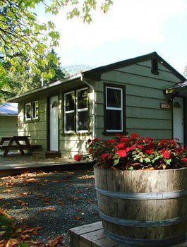 Cabins And Campground At Cultus Lake Park Hotel Chilliwack Exterior photo
