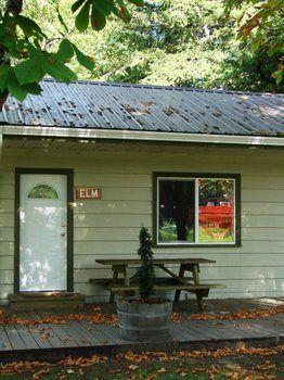 Cabins And Campground At Cultus Lake Park Hotel Chilliwack Exterior photo